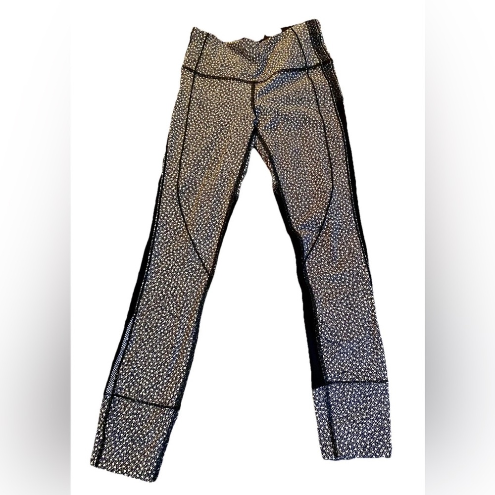 Lululemon Hit It Tight Athletic Women’s Black White Mesh Detail Sexy Pattern 2